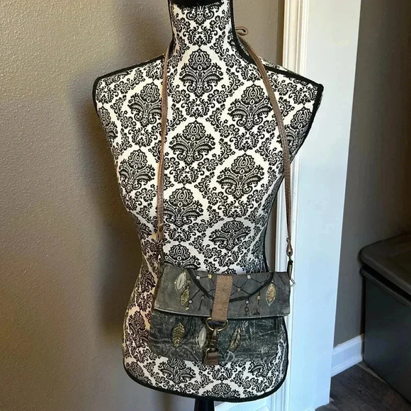 Mona B Gray Distressed ‘Dream’ Feather Crossbody Bag - Picture 12 of 12